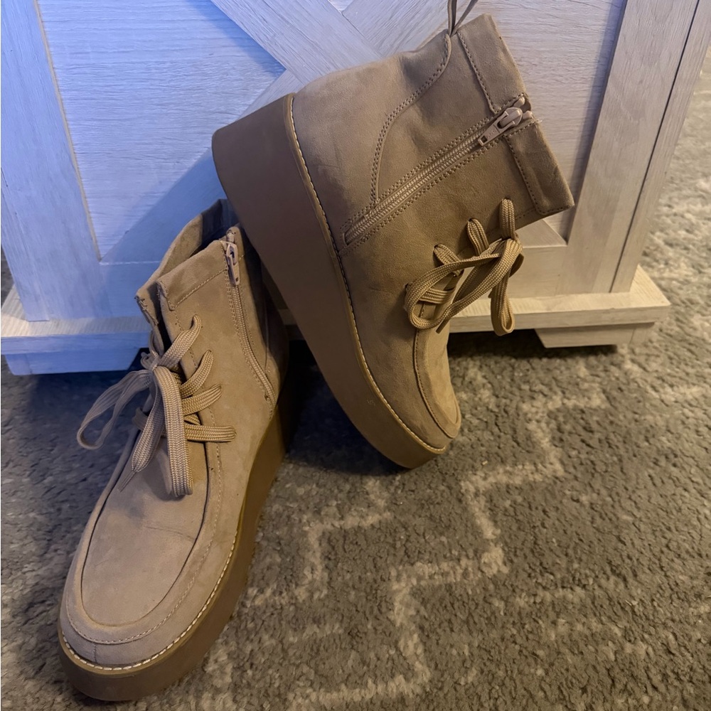 Women’s Beige Wedge Boots - Picture 4 of 7